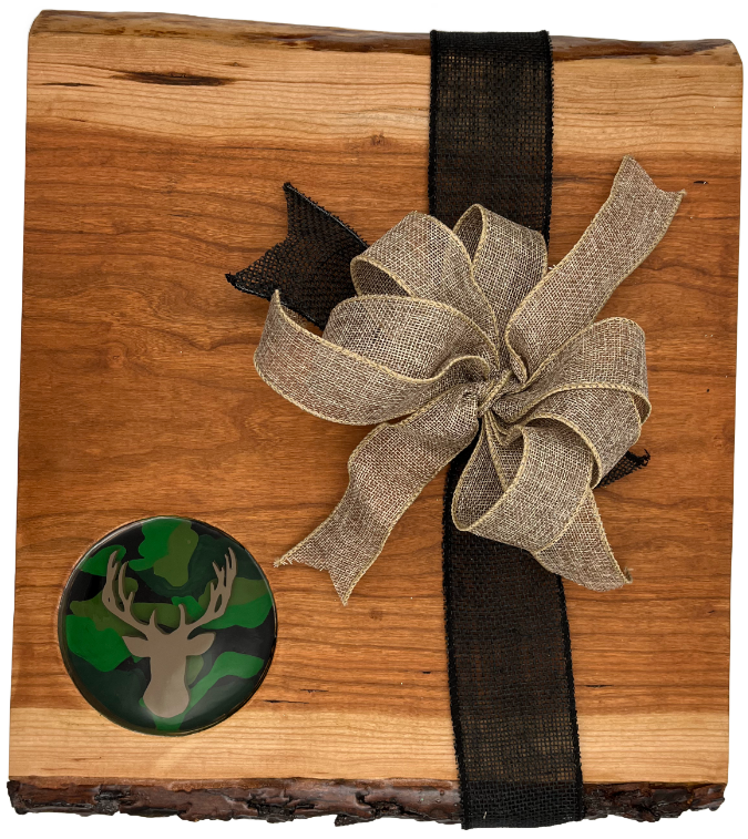 Rustic Live edge Walnut hard wood board featuring 3D printed Buck Deer. The artwork is encased in clear food grade resin with a custom painted camo design. This is a great gift for the deer hunter in your life. Imagine a display of Sausages and Cheeses on these beautiful boards.